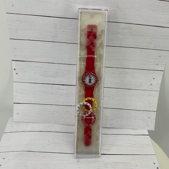 DISNEY MINNIE MOUSE WATCH WITH 3 INTERCHANCHABLE FACING IN CASE FROM DISNEY LAND - Picture 3 of 9